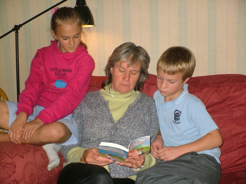 Mum reading with children